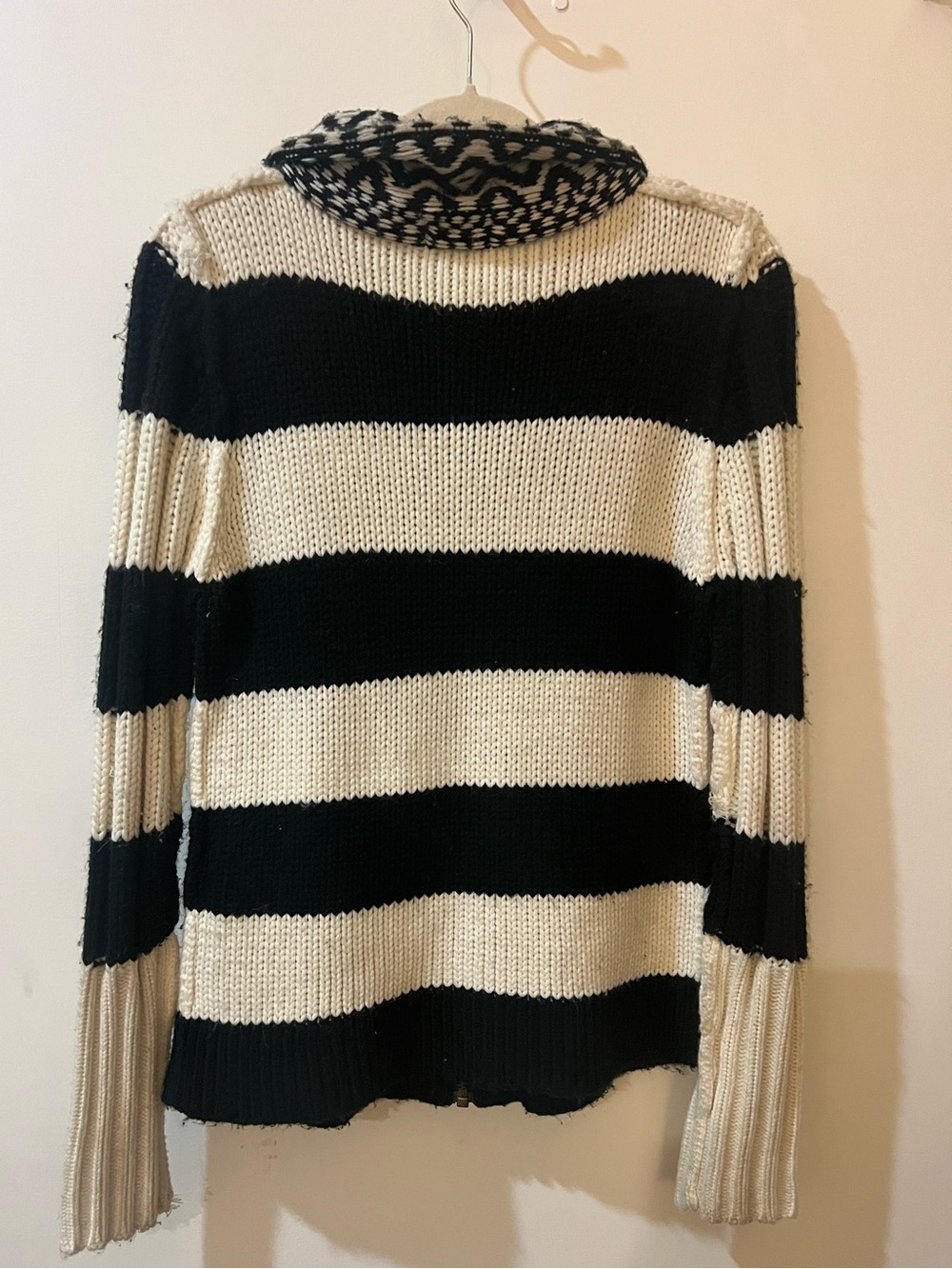 Dolce & Gabbana Black and Cream Striped Knit Zip Cardigan - Picture 6 of 7